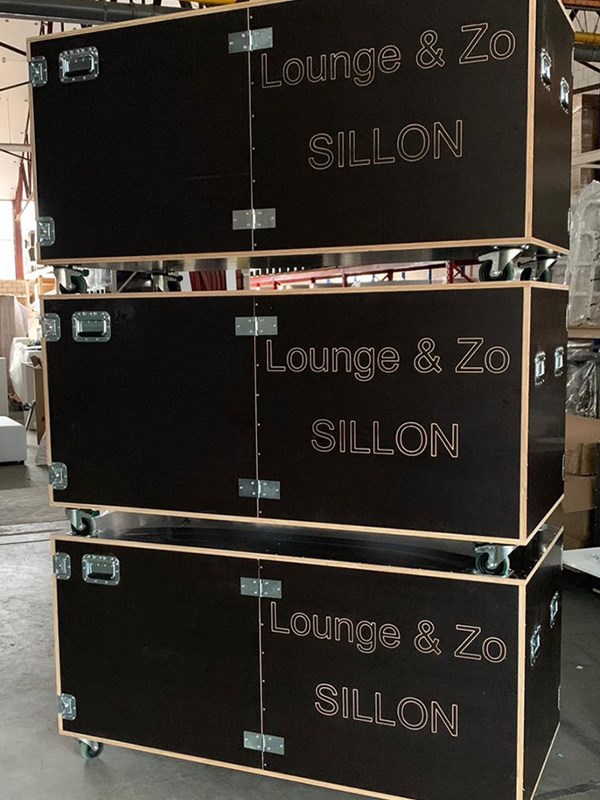 Transportkist op wielen met logo voor zeteltjes