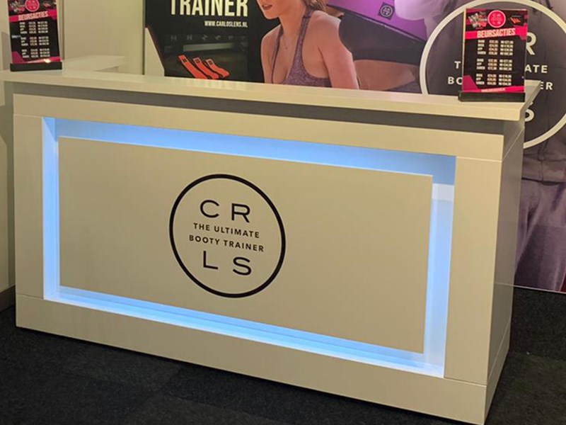 Witte modulaire bar / balie met gepersonaliseerd logo en led-verlichting