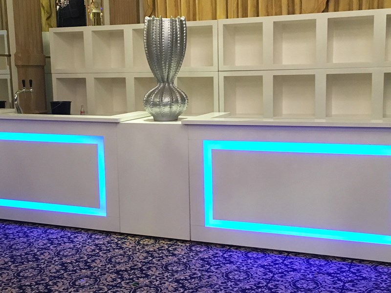 Witte modulaire bar met back-bar en led-verlichting