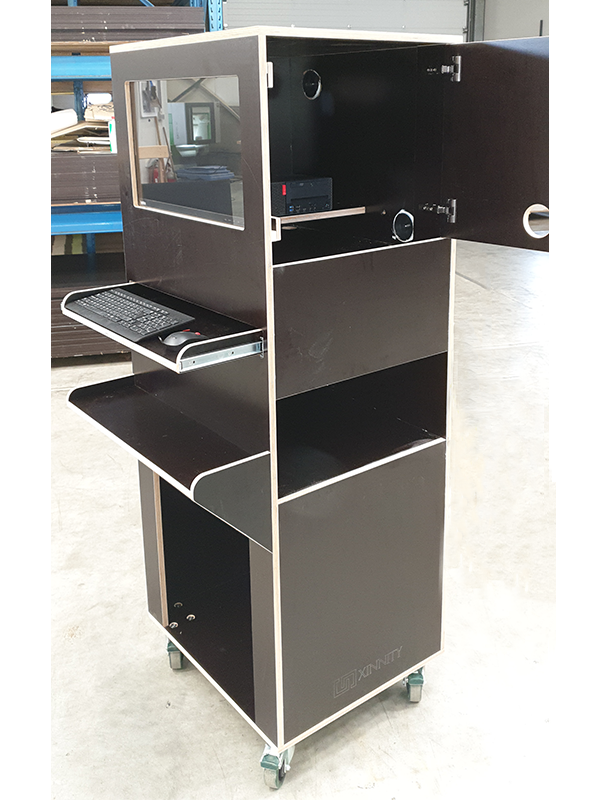 Verrijdbare computerkasten voor in magazijn